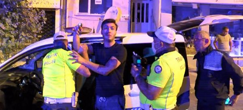 Yanan lüks aracın sürücüsü zor anlar yaşattı