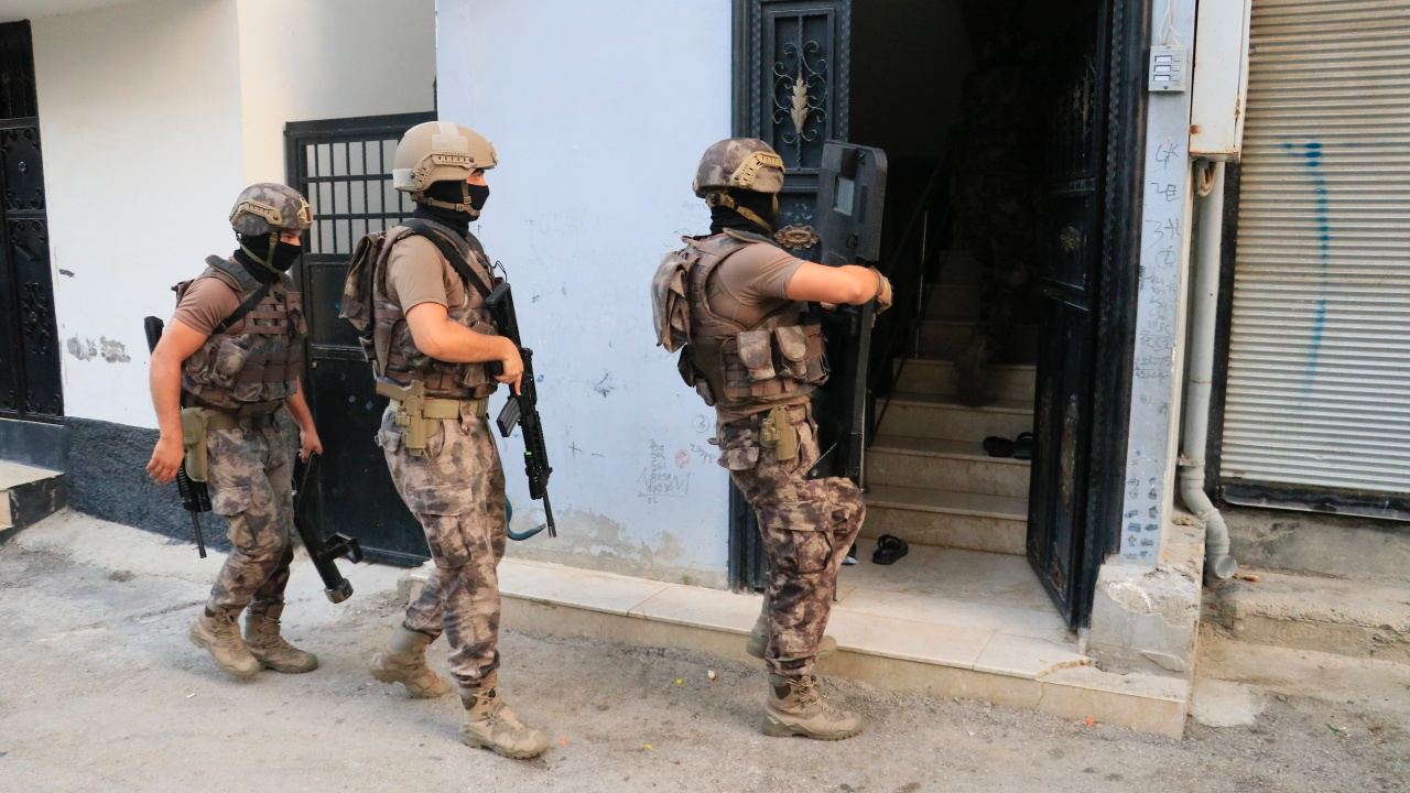 Adana'da ekipler şafak vakti harekete geçti