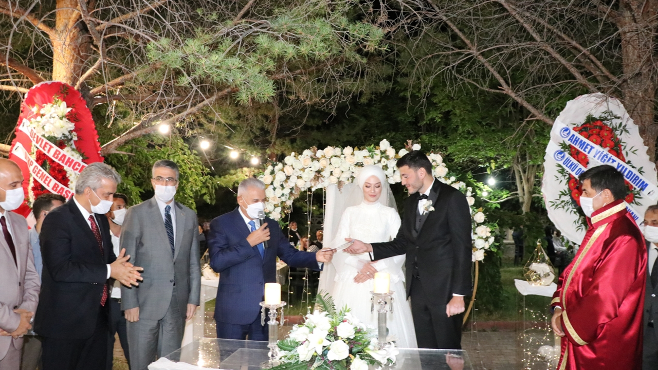 Binali Yıldırım'dan damada esprili tavsiye