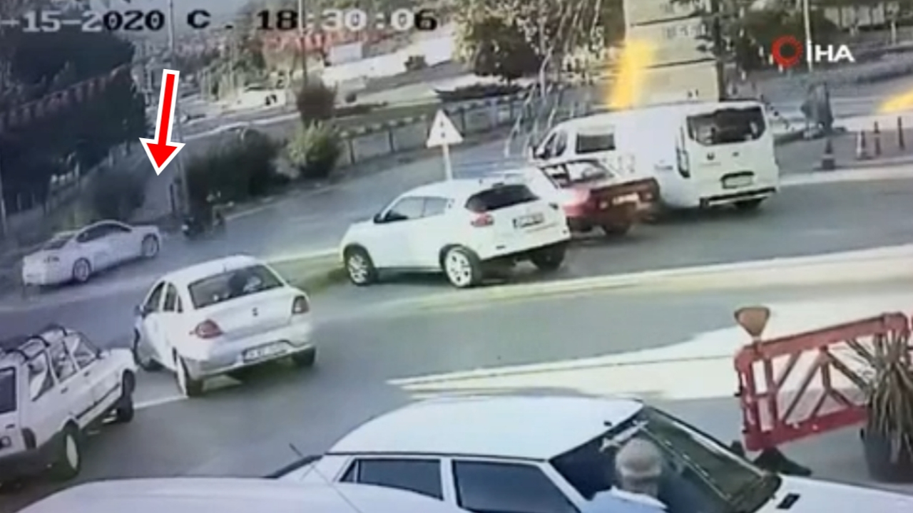 Otomobil çarptı, 100 metre sürüklendi