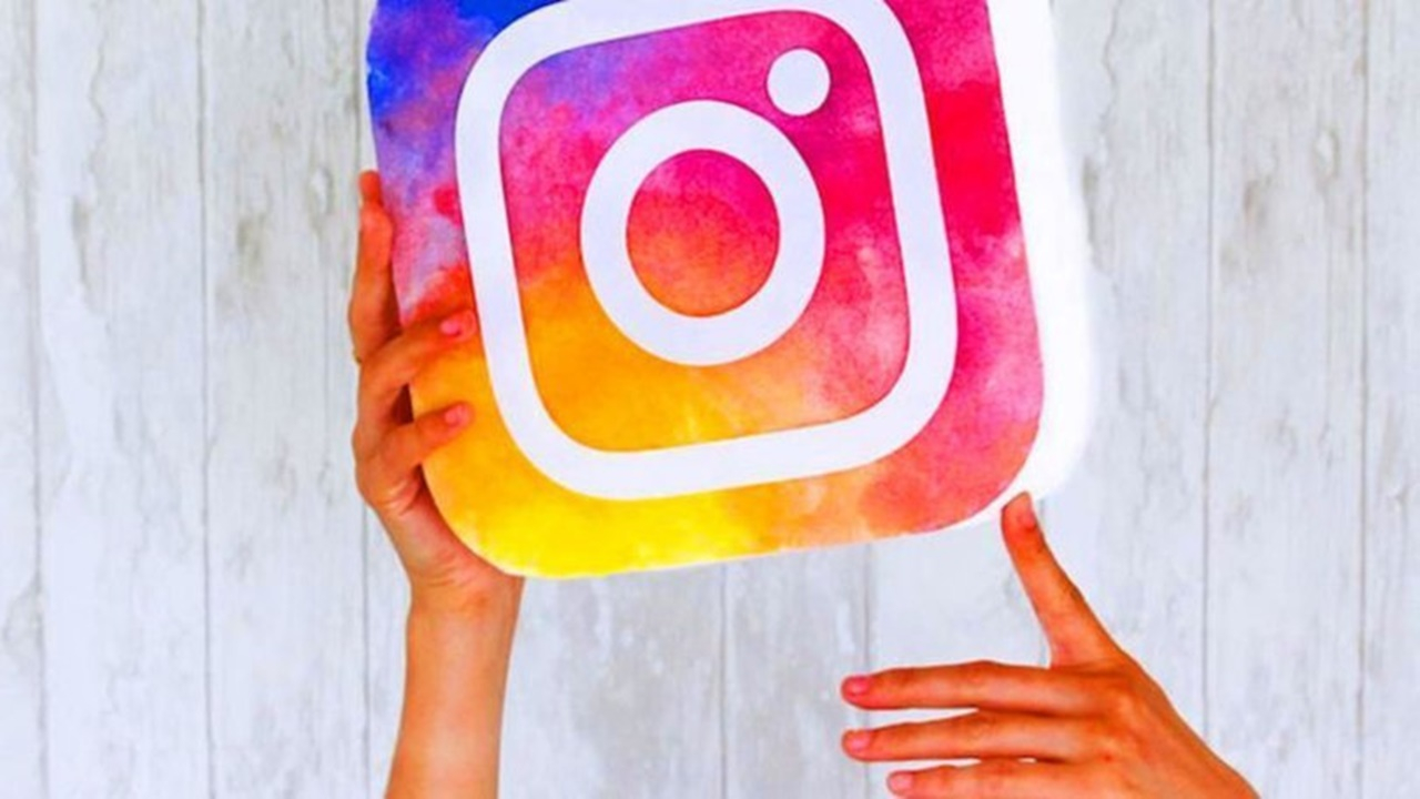 Instagram şüphelendiği hesaplardan kimlik doğrulaması isteyecek