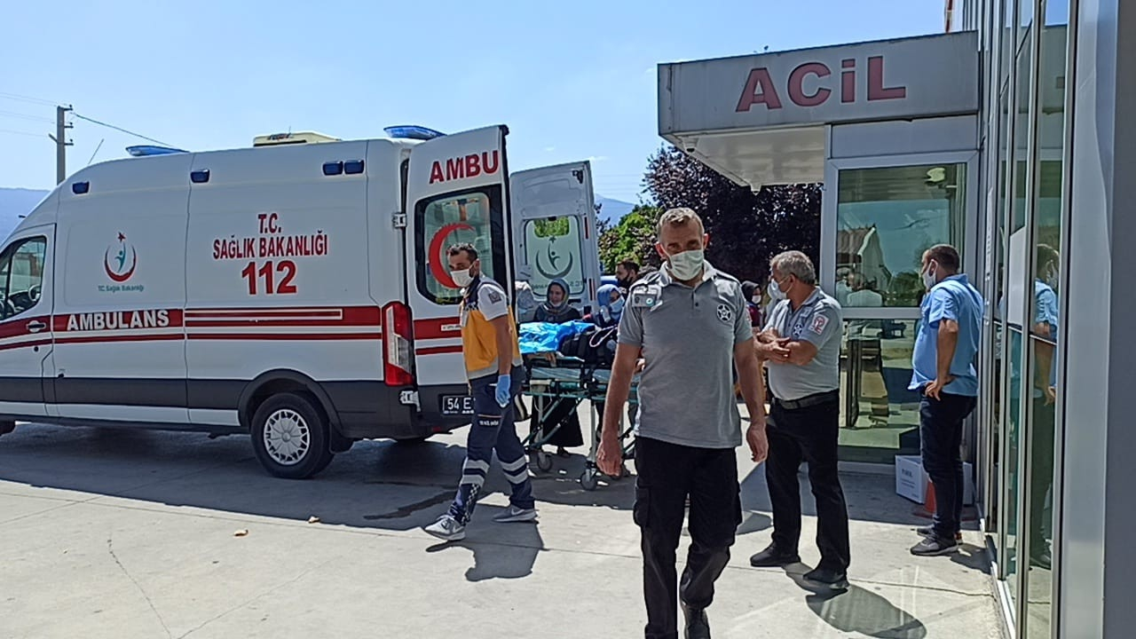 Babaannesini öldürüp babasını yaraladı