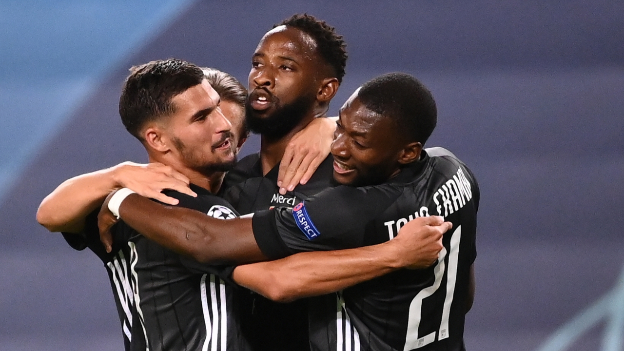 Lyon, Manchester City'i devirdi