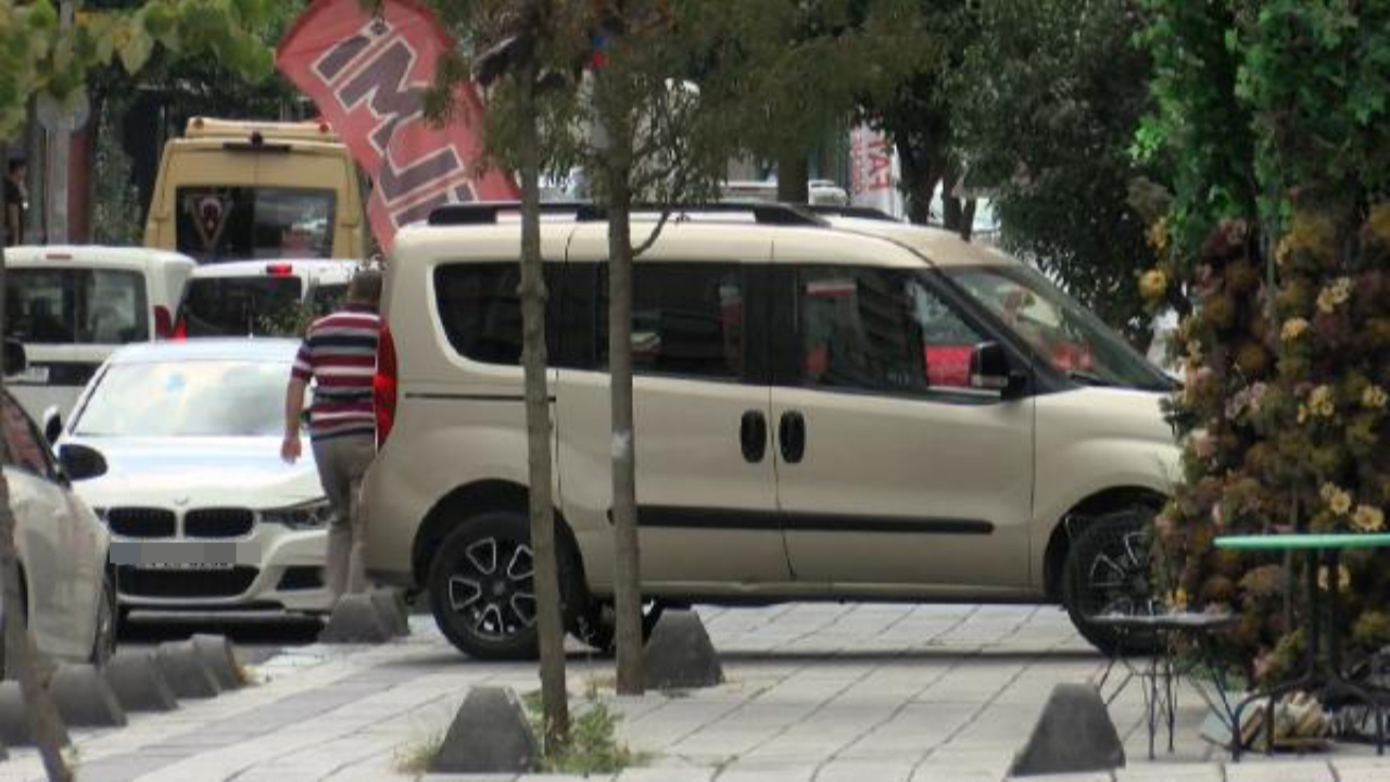 Kaldırımlara satılık ve kiralık araç konulamayacak!