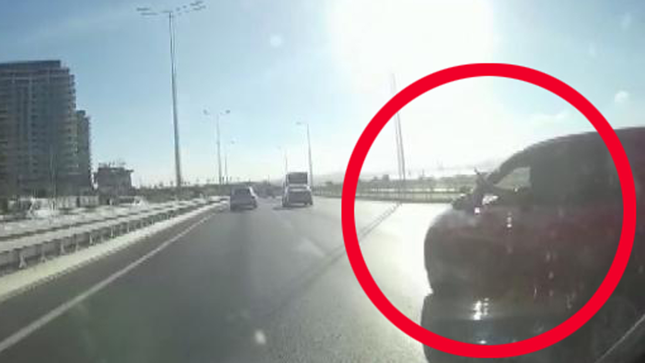 Trafikte tartıştığı motosikletliye silah gösterdi