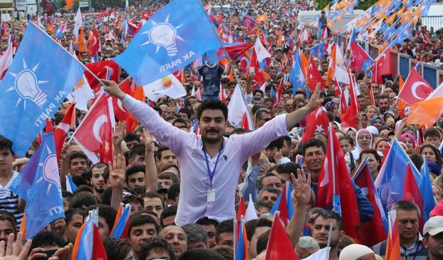 AK Parti 25 şubat'ta sahaya iniyor