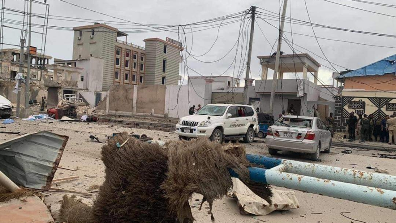 Somali'de otele bombalı ve silahlı saldırı