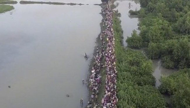 Myanmar'daki katliamdan kaçan müslümanların iç acıtan yolculuğu! İnsanlığın utanç görüntüleri....