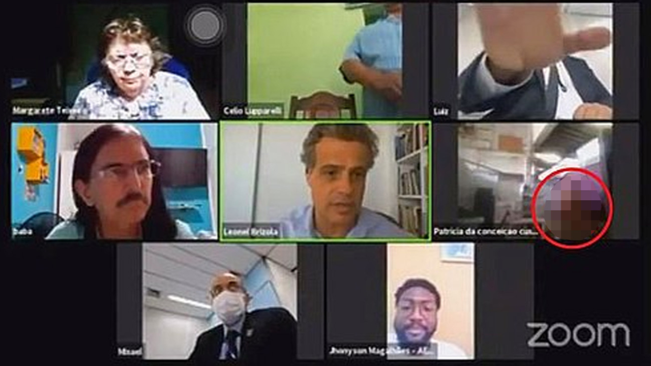 Belediyenin Zoom toplantısında kamerayı açık unutup cinsel ilişkiye girdiler!