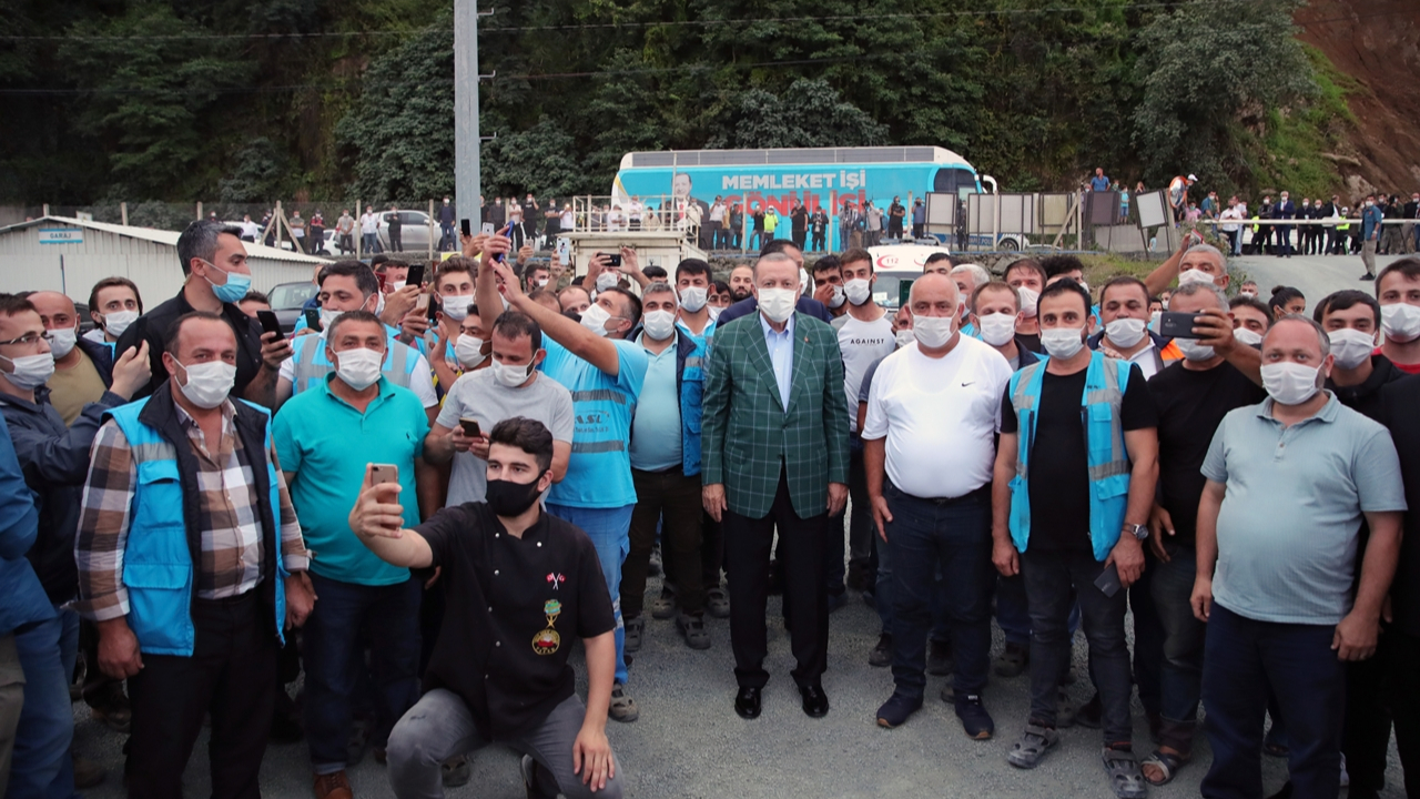 Erdoğan, havalimanı inşaatını inceledi