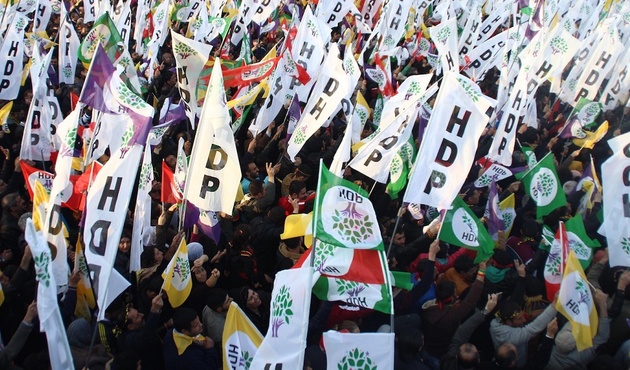HDP'den şaka gibi referandum sloganı!