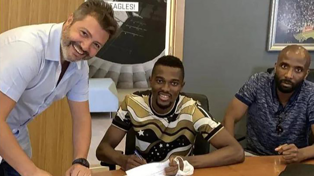 Bernard Mensah Beşiktaş'a imzayı attı
