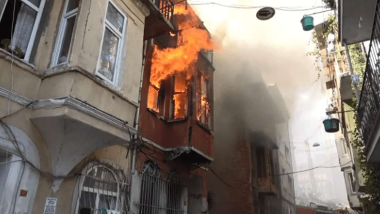 Beyoğlu'nda yangın paniği