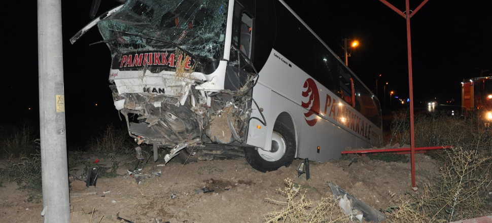 Yolcu otobüsü Afyon'da kaza yaptı