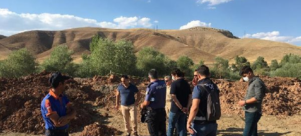 AFAD toprağa gömülü ceset buldu
