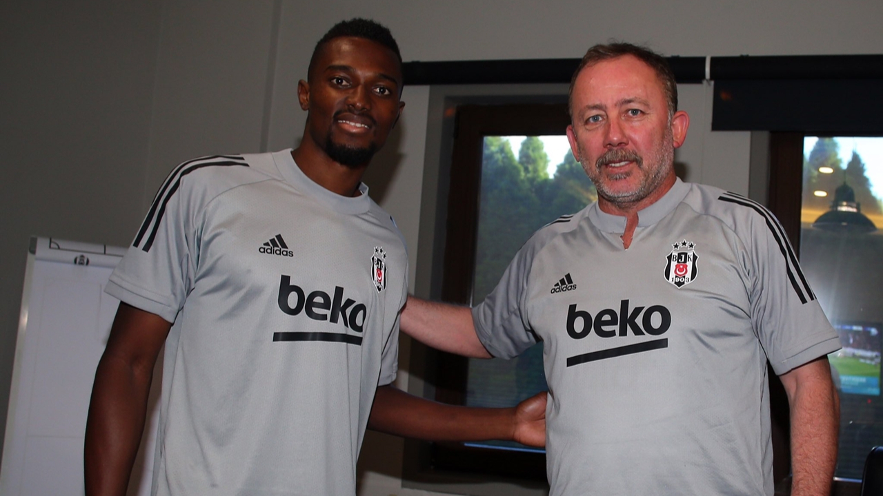 Beşiktaş Mensah transferini 19:05'te açıkladı