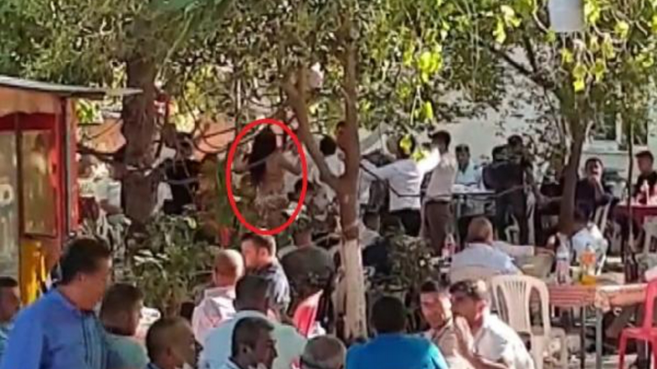 Mahalle meydanında koronavirüse rağmen dansözlü düğün yaptılar!