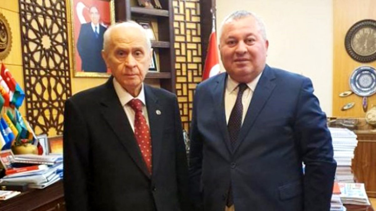 Cemal Enginyurt odasındaki Bahçeli fotoğrafını kaldırdı
