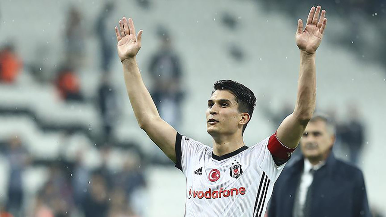 Beşiktaş'ta Necip Uysal imzayı attı