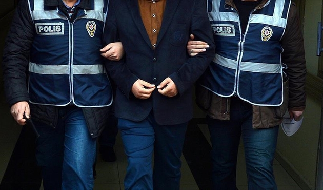 8 ilde FETÖ operasyonu: 3'ü emniyet müdürü 27 polis gözaltında!