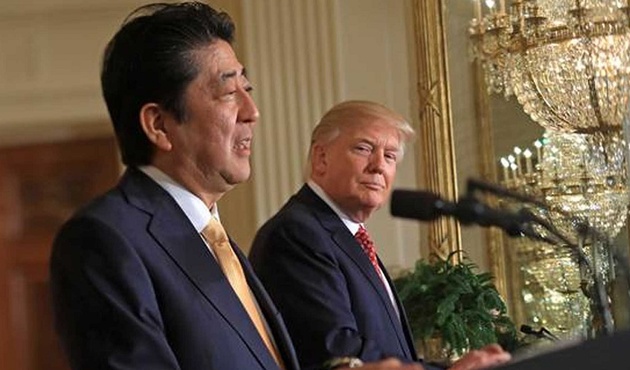 Trump'tan Japon liderle görüşmesinde skandal hareket!