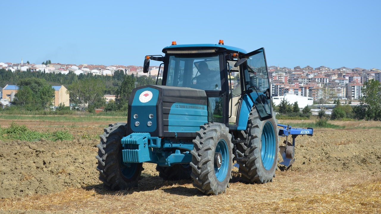 Türkiye'nin ilk yerli elektrikli traktörü Kocaeli'den