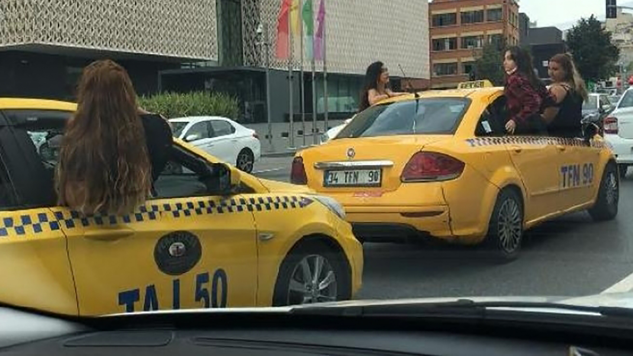Beyoğlu'nda maskesiz, mesafesiz tehlikeli yolculuk