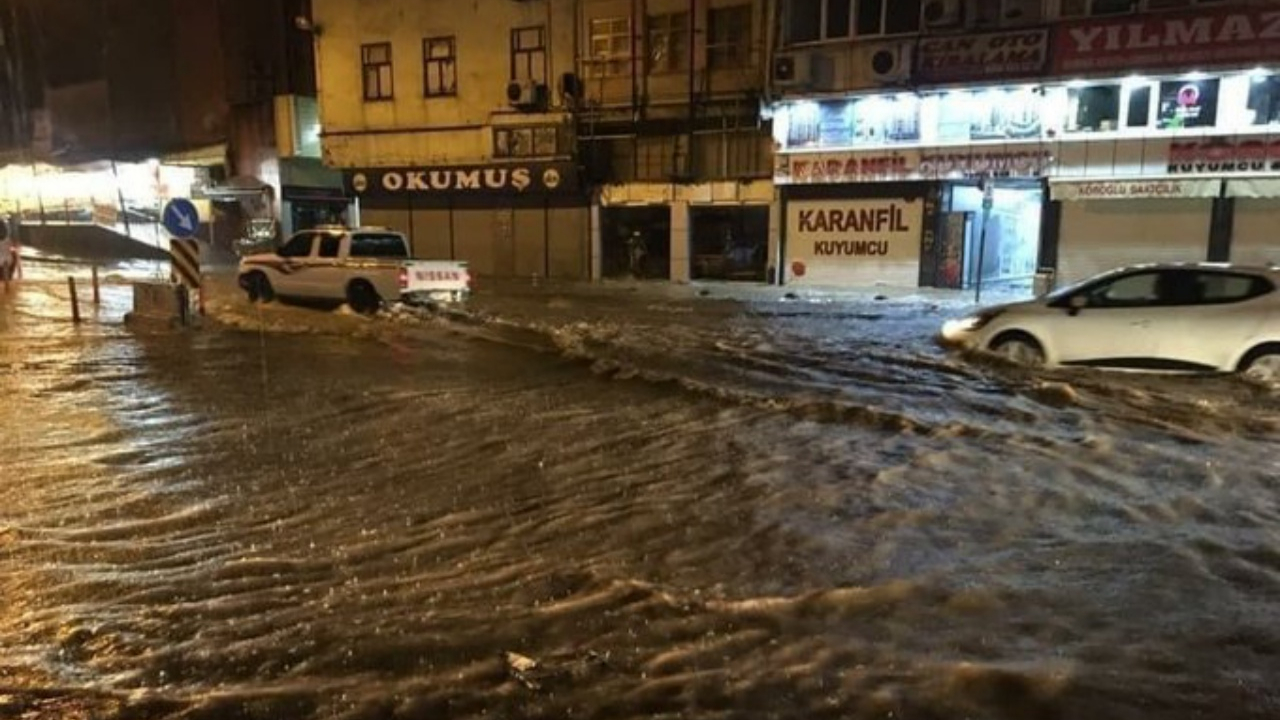 Rize'de sağanak, sel ve heyelana yol açtı...