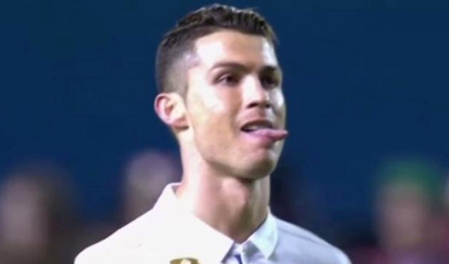 Ronaldo Van Persie'ye özendi, taraftara dil çıkardı!