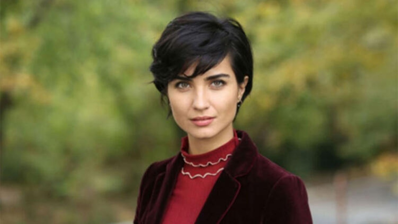 Tuba Büyüküstün'den 2020 modunu anlatan 9 fotoğraflık kolaj!