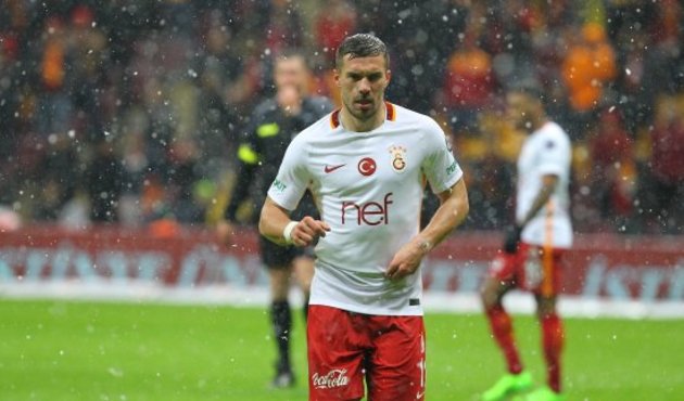 Bu kez Podolski'ye 'pastırma' göndermesi yapıldı