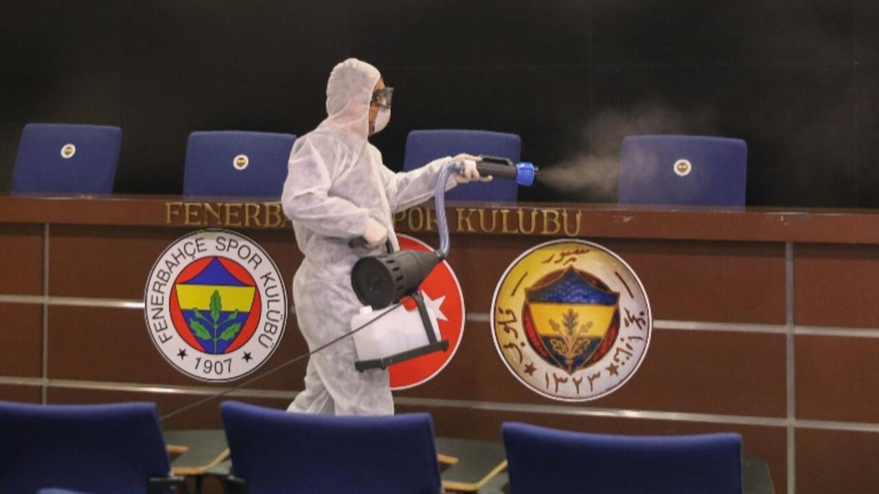 Fenerbahçe'de korona şoku! Bir futbolcu pozitif!