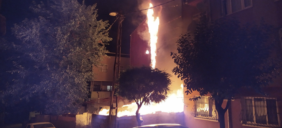 Gecekondudaki yangın 4 binaya sıçradı
