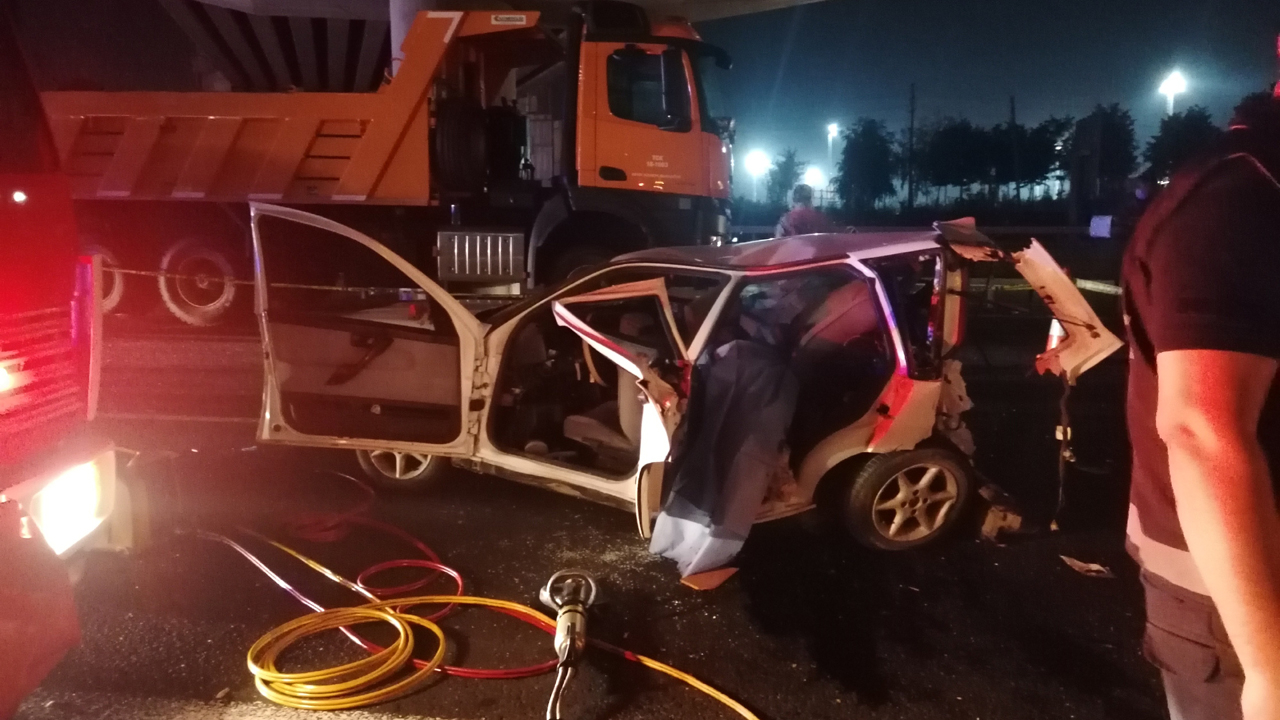 Kocaeli'de TEM'de korkunç kaza: 3 ölü 4 yaralı