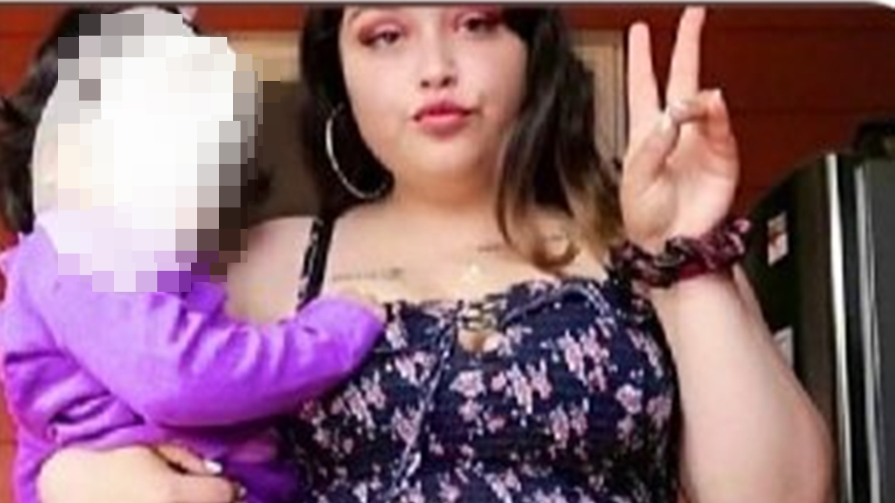 Çocukla birlikte müstehcen fotoğraflar paylaştı