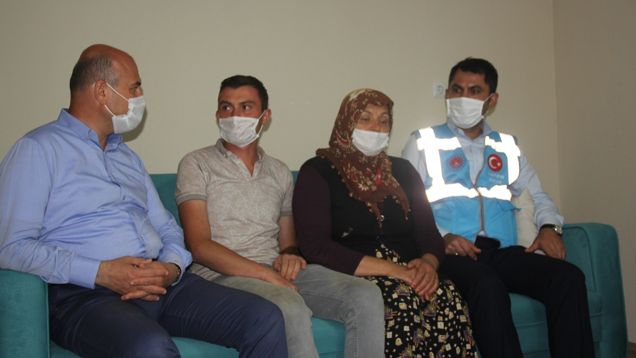 Bakan Kurum, Zeynep ablayı yalnız bırakmadı