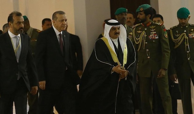 Cumhurbaşkanı Erdoğan Bahreyn'de resmi törenle karşılandı