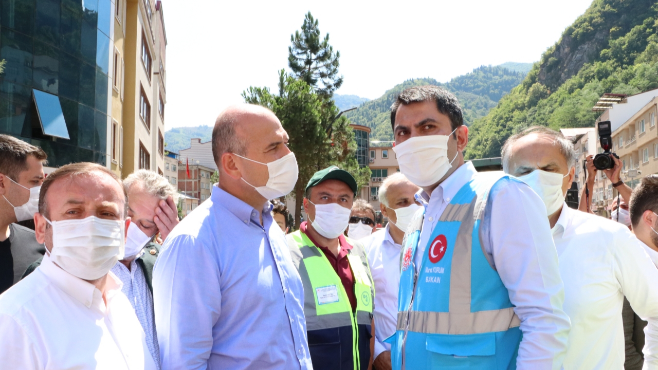 Giresun'da hasarlı binaların yıkımına başlandı