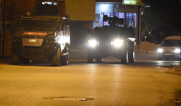 Dargeçit'te zırhlı aracın geçişi sırasında patlama