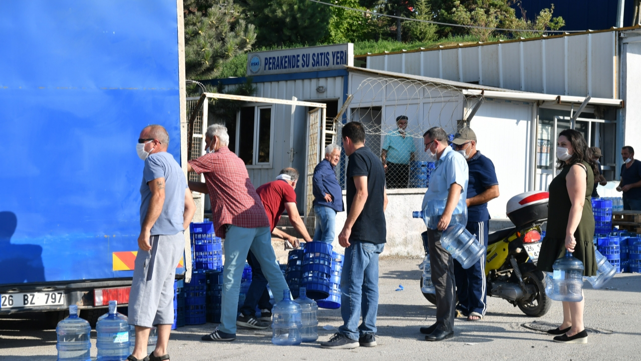 Eskişehirli vatandaş su kuyruğunda: Bir çözüm bulamadılar