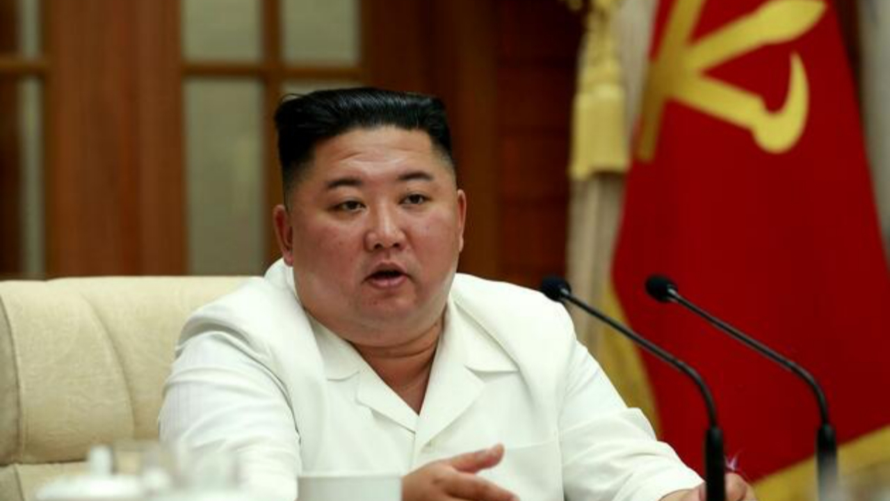 Komada denilen Kim, parti toplantısında ortaya çıktı