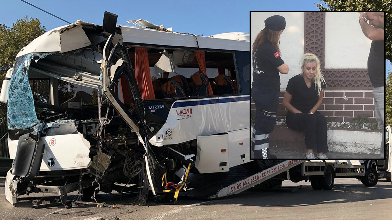 Midibüs elektrik direğine çarptı: 2 ölü