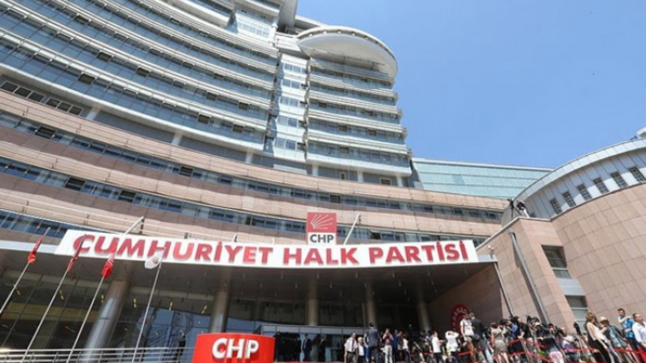 CHP ilçe başkanı ve yönetimi görevden alındı