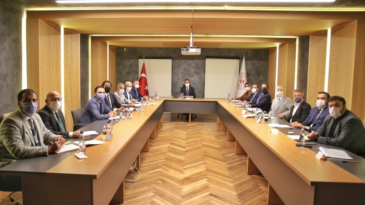 Kasapoğlu, TFF ve bazı kulüp yöneticileriyle bir araya geldi