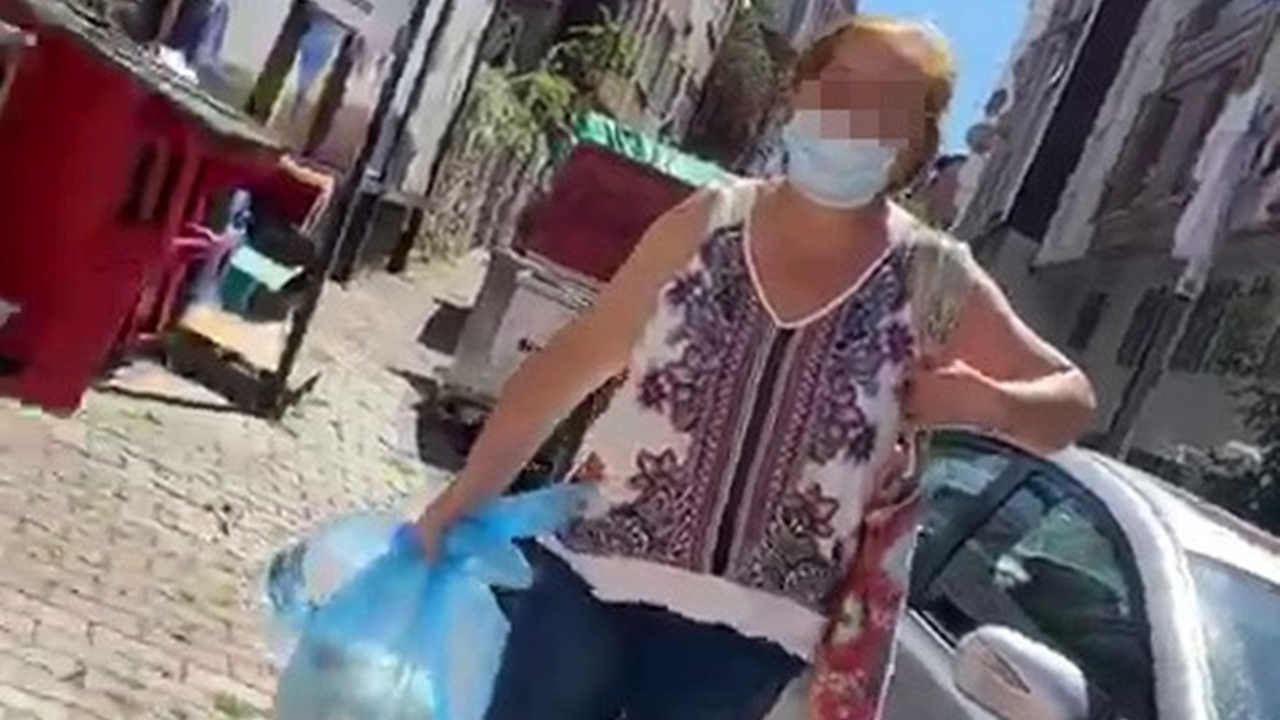 Kadınların kedi maması kavgası kamerada