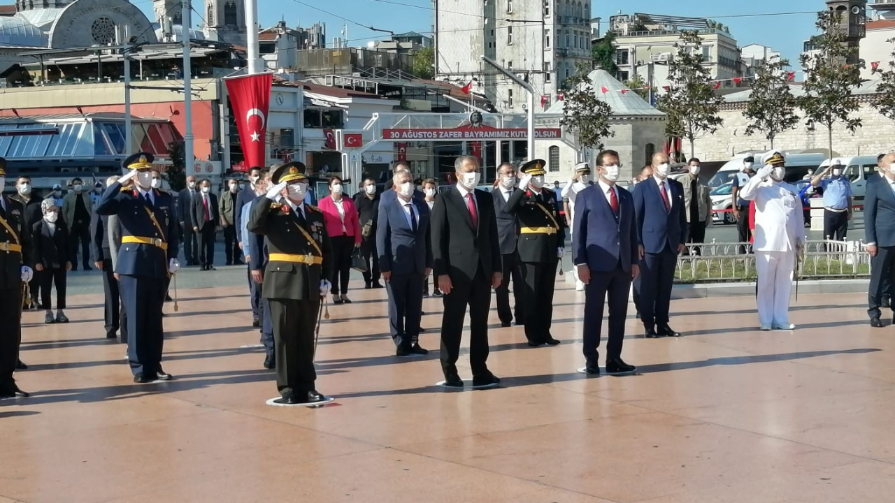 Taksim'de 30 Ağustos töreni