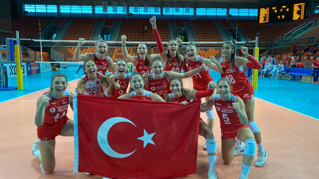 Genç kızlar voleybolda tarih yazdı!