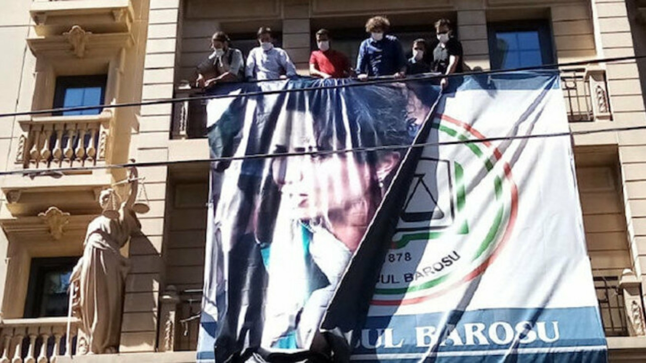 İstanbul Barosu binasına DHKP-C'li avukatın posteri asıldı