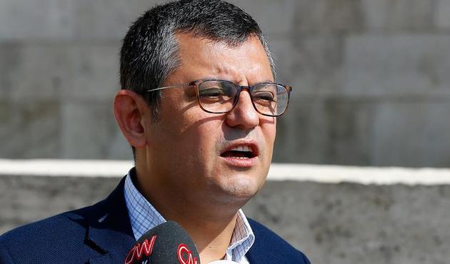 CHP'li Özgür Özel 'Fuat Avni' gibi konuştu
