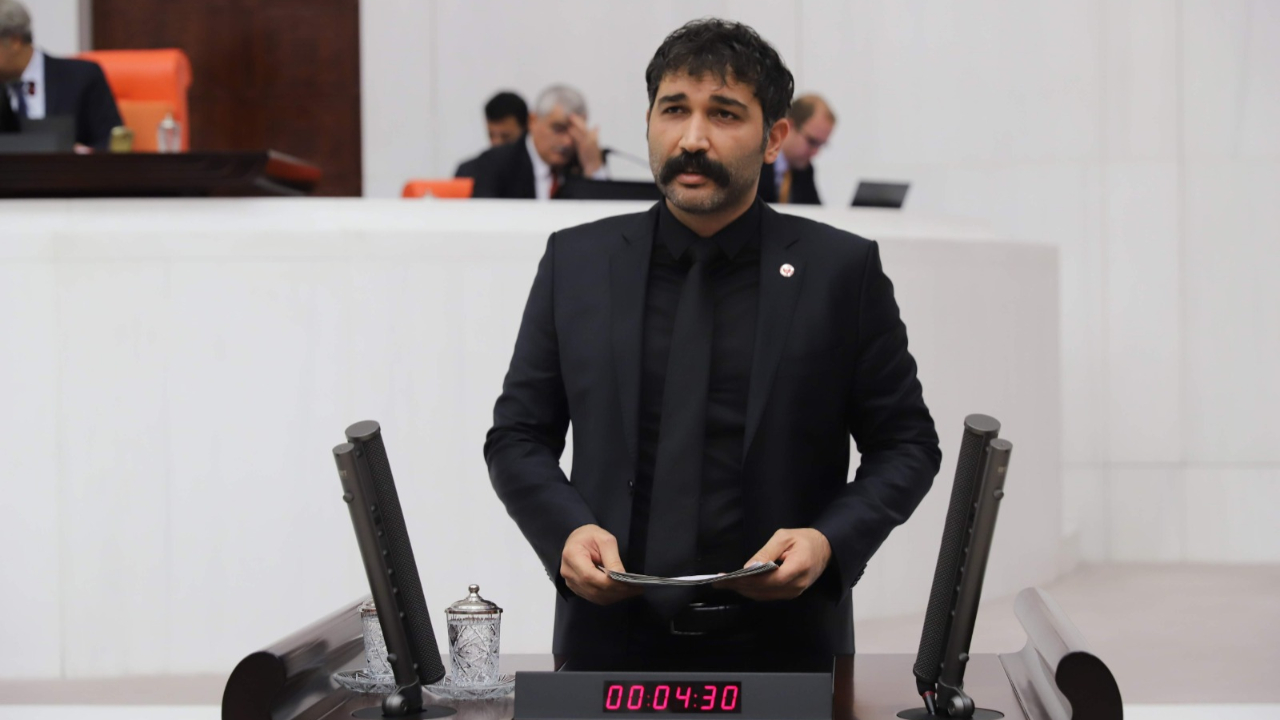 Barış Atay'ın kaburgaları kırıldı